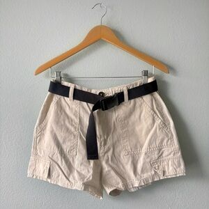 Cargo shorts with buckle belt